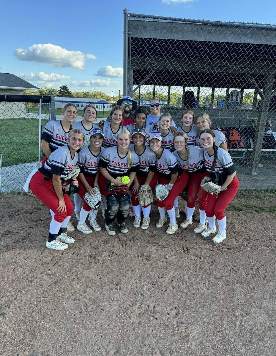 coachallen101's tweet photo. I got to un-retire from coaching softball for one game last night. I had an absolute blast with these smelly ladies! #EaglePride￼#HeartIsHappy https://t.co/lbLvar8cTs