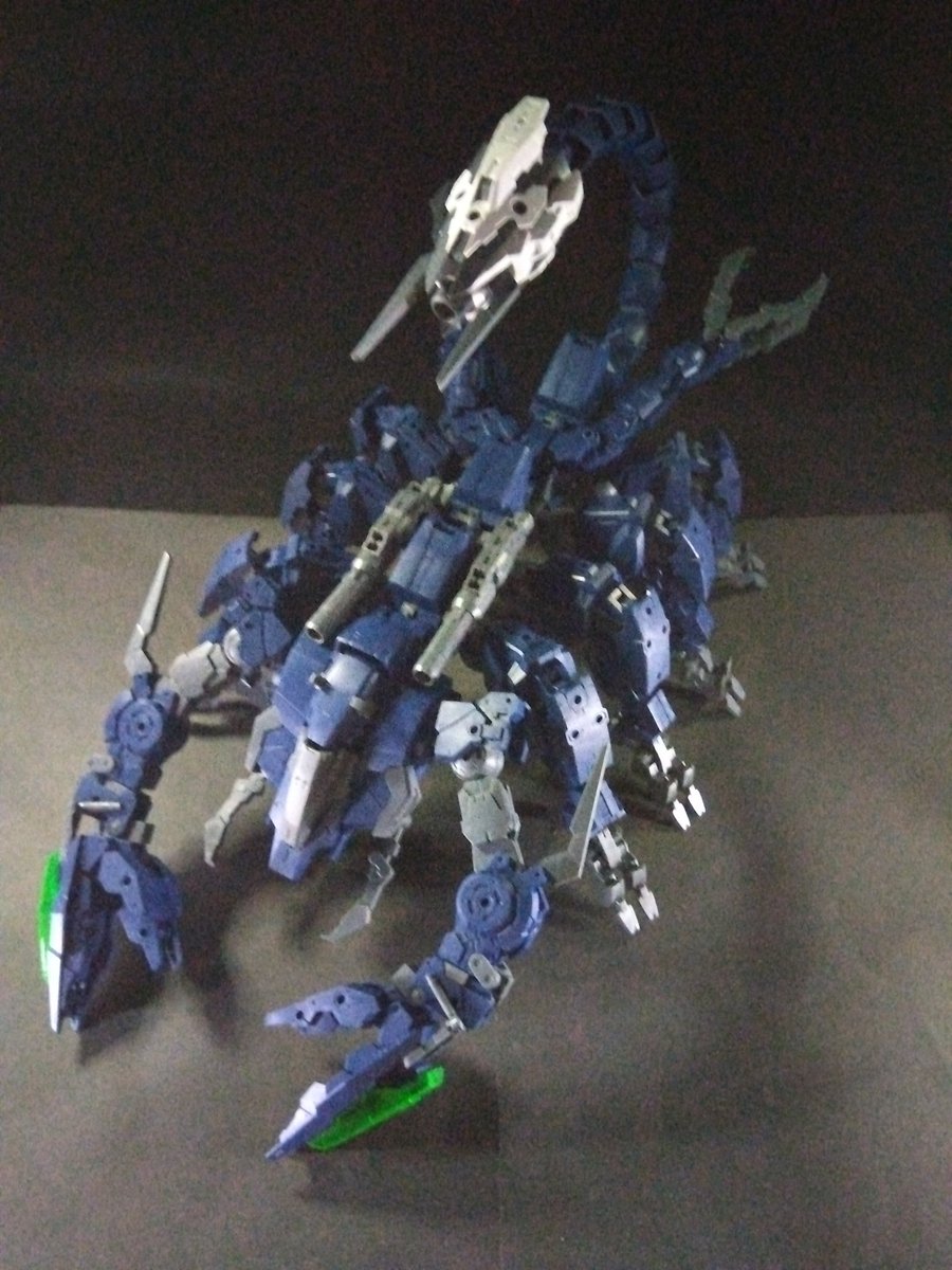 #30MFモンスター図鑑

山の様に大きなサソリ。
かつて都市ひとつを瞬く間に滅ぼしたと言われている。
海や溶岩の中でも活動できるため、基本的に火、水属性は効かない。