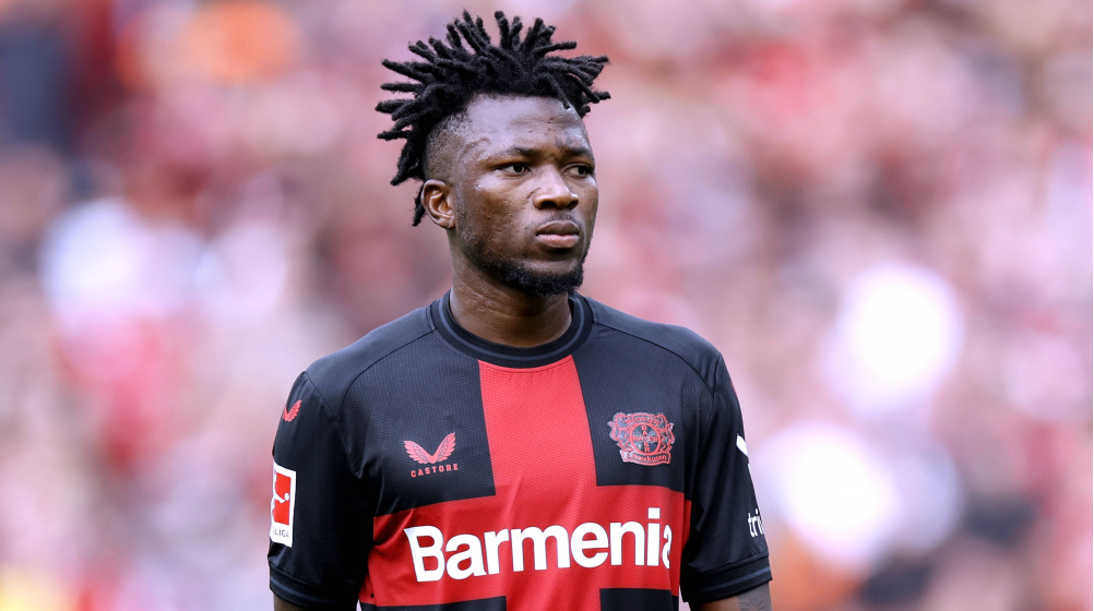 #BayerMilan
❌Decisione sbagliata dell'arbitro di non ammonire Tapsoba (#Leverkusen) al 29' per la spinta su Theo Hernandez (#Milan).

🟡La spinta di Tapsoba su Theo Hernandez può essere considerata comportamento antisportivo, che secondo il regolamento dovrebbe essere punito con