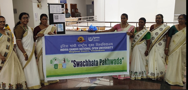 The message of cleanliness was given in a loud and clear manner by adopting an innovative strategy. The Regional Centre Trivandrum utilized the “Thiruvathira” Art form, a traditional dance of Kerala, to give the message that environment can be protected only by keeping it clean.