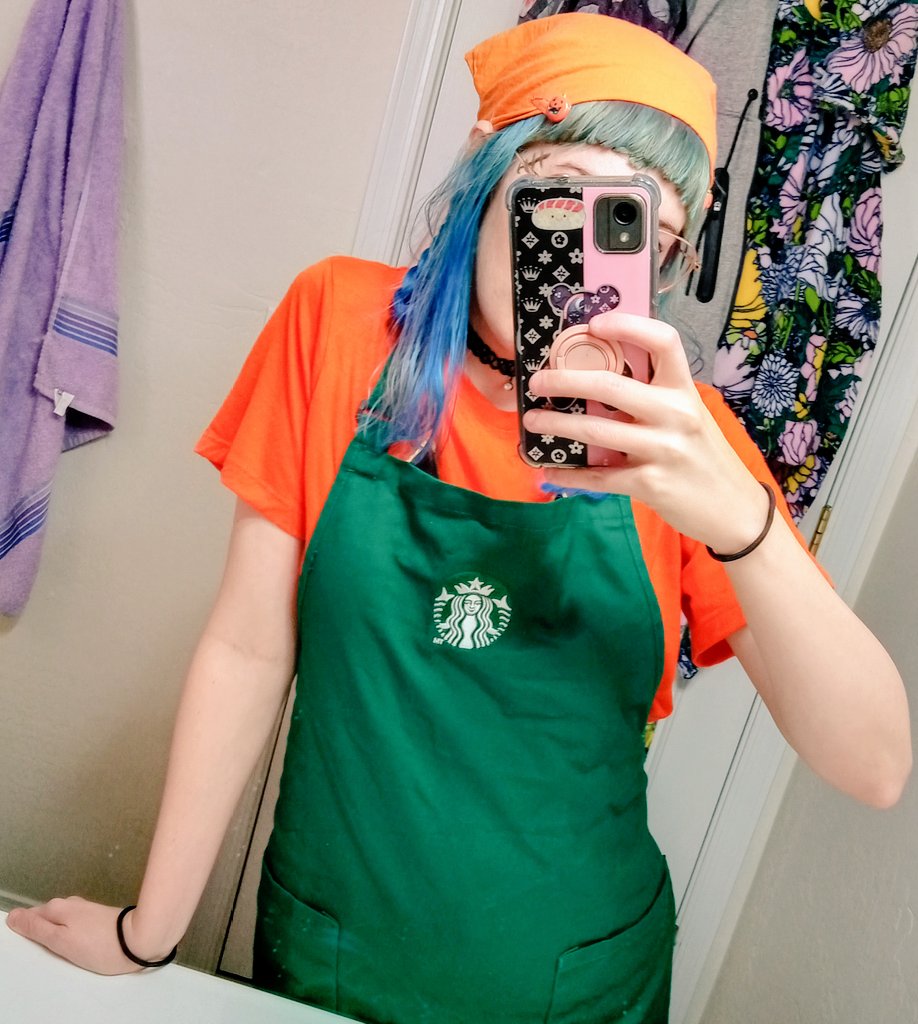 LadyLinBun's tweet photo. 🎃Pov: You see 👀 this cute Goth Barista behind the counter
What do you do? 🧡
#spookymonth #Starbucks #Barista #Gothgf https://t.co/VvlMBTCeBo