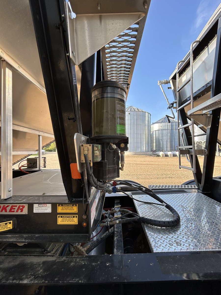 jpcnott's tweet photo. For sale 2025 Doepker Super B. 22.5 rubber, all aluminum rims, auto greaser and ZMD suspension. Trailer have around 7000 kms so like new yet. https://t.co/nZbsqd5IdT