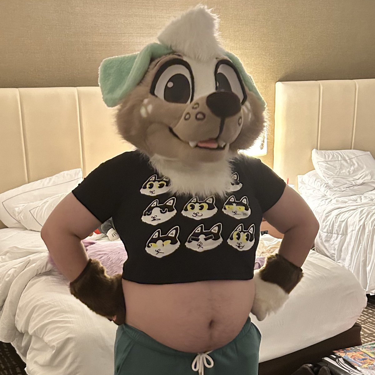 “Are you wearing the c-“
The cropped Lil Kitty tee? Yeah, I am. 😌

happy #TummyTuesday !