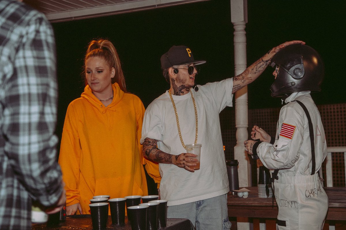 i get to be reunited with all my bffs this month 🤭