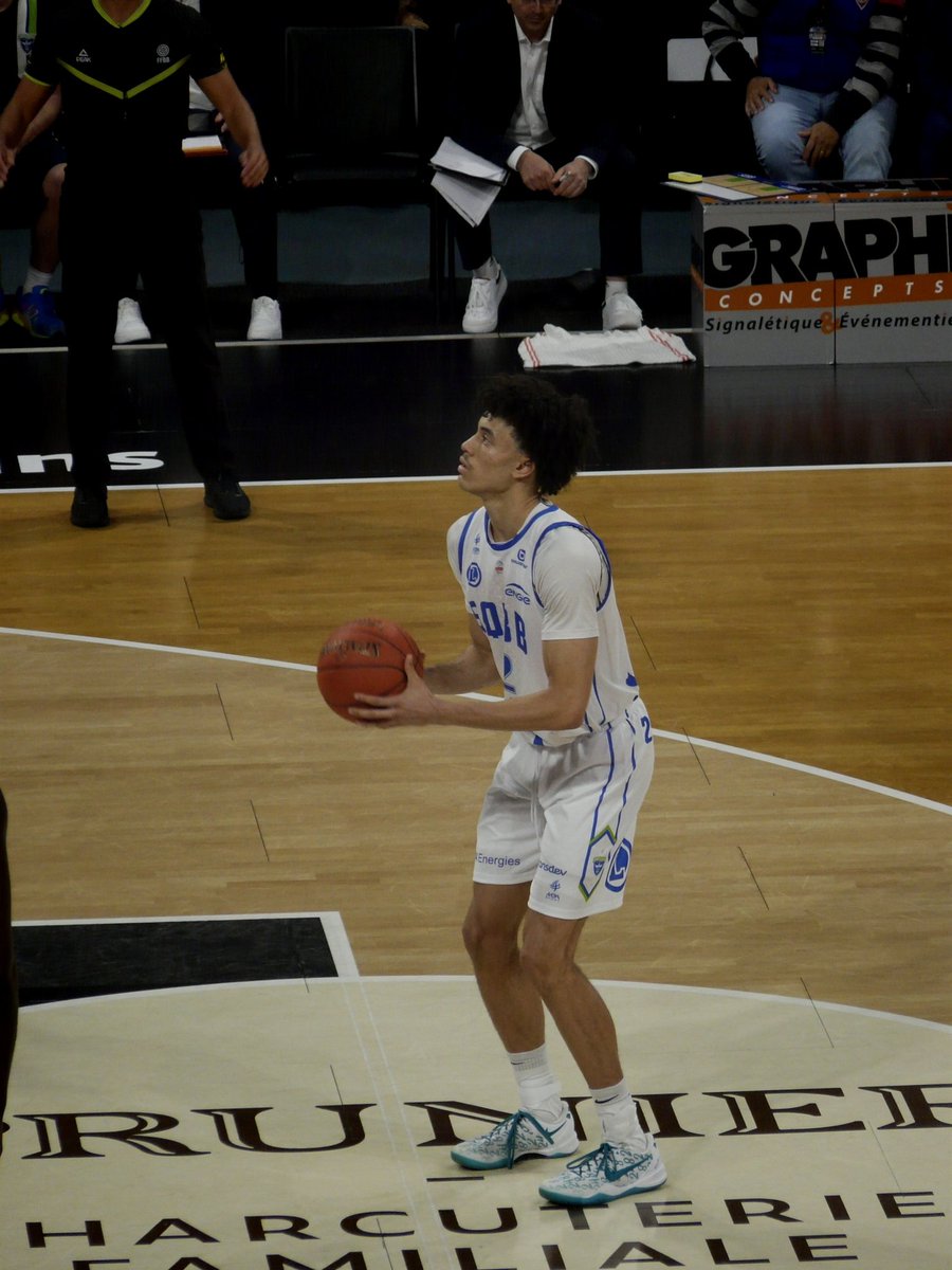 SymbioseBB's tweet photo. Nolan Traore 🇫🇷 today in a win vs Kolossos :

27 points
5 assists
2 steals
4-10 3FG

First high level performance this season by the projected top-5 in 2025 draft. Shows shooting/scoring abilty, rim pressure and playmaking https://t.co/ARiijsDPNE