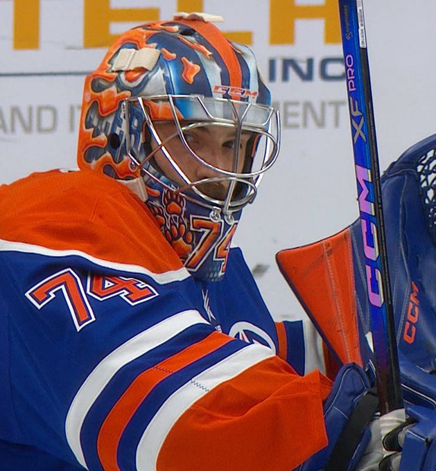 Close-up of the paws on Stuart Skinner's new mask