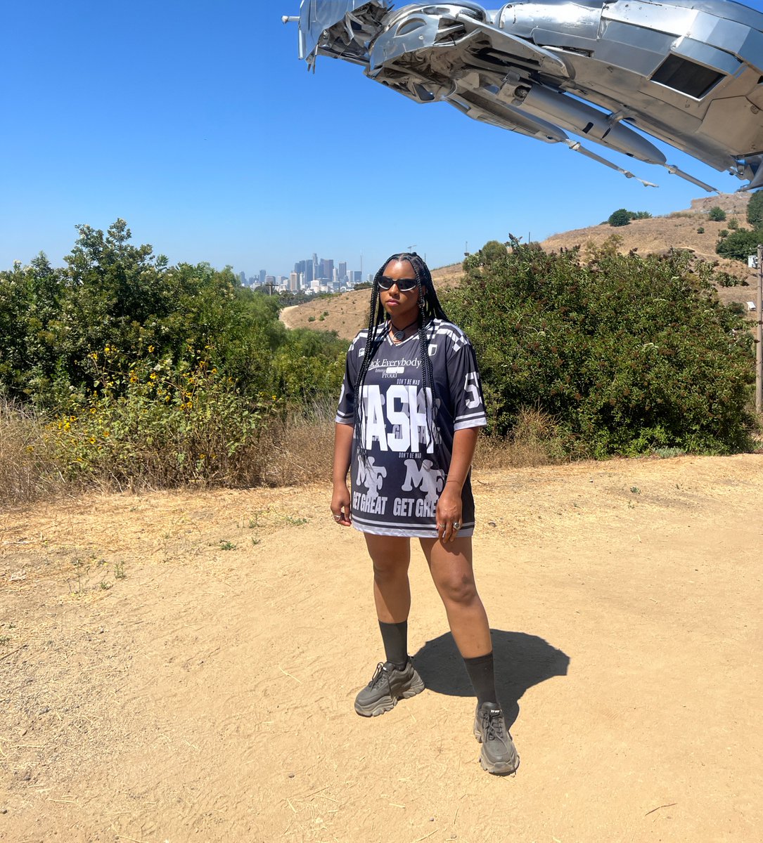 CallMeLatasha's tweet photo. THIS IS AN ANNOUNCEMENT. 
IF YOU ARE A HOLDER OF A #55JERSEY. 
TAP AND CLAIM IT NOW. 

(at the hem of your jersey is a nfc chip, tap your phone on it)

OCTOBER 7TH IT IS ON. #TEAMTASH https://t.co/rYerbbz1O5