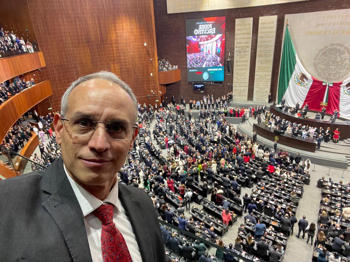 Momentos estelares de la historia. Se despide Andrés Manuel López Obrador, uno de los mejores presidentes de México, con la satisfacción de haber luchado y defendido la dignidad del pueblo. Llega la primera presidenta del país, Claudia Sheinbaum Pardo, mujer consecuente y