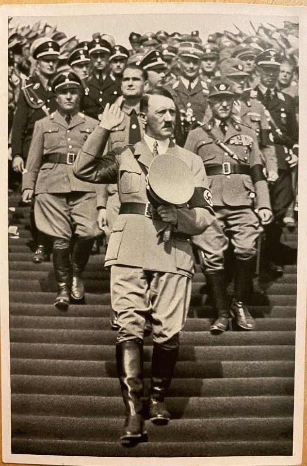 akyolkrm's tweet photo. Yahudinin hakkından gelecek. Onların pis soyunu kurutacak bir lider. Fikirlerinin tüm dünya tarafından anlaşılacağına eminim. #savaş https://t.co/yIvonU2jVx