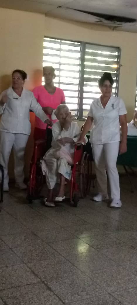 Y finalmente llegó el 1ro de Octubre "Dia de la ancianidad " hoy cumpleaños para dos abuelos centenarios Angel Santos cumple 100 años y Ramona León cumple 104 quien además es combatiente de la clandestinidad..Felicidades 
 #PorLasTunasLaVictoria #CubaEsAmor #CubaEsSalud
