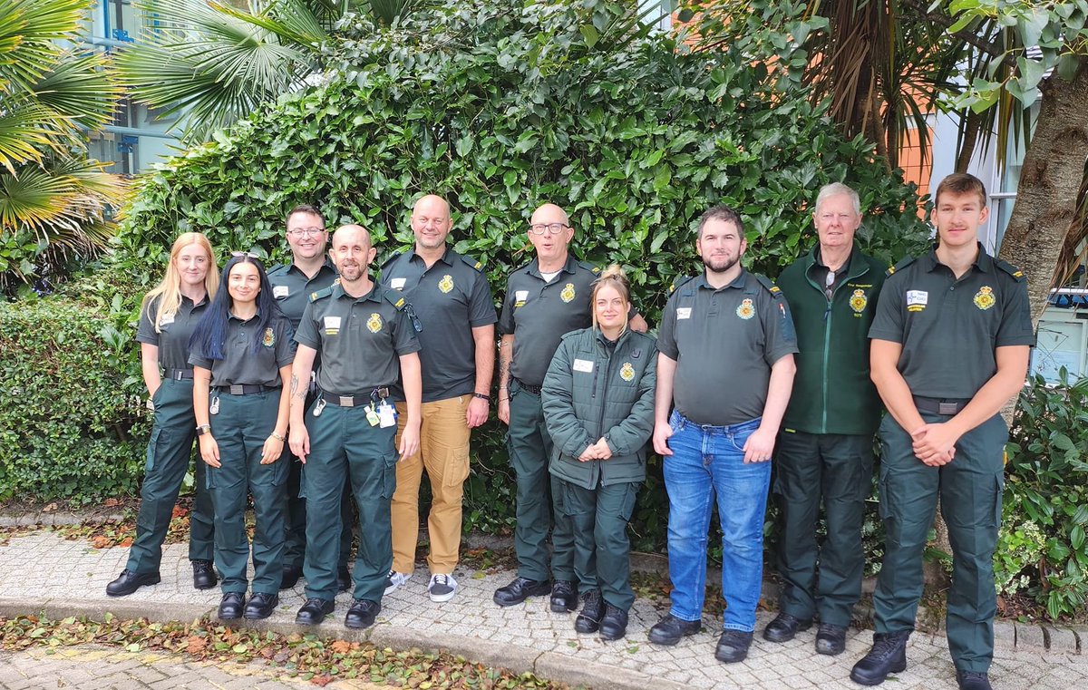 Congratulations to the latest volunteer community First Responders who completed their 5 day initial training course in Swansea today. Thank you for choosing to volunteer for <a href="/WelshAmbulance/">Welsh Ambulance</a> #CFR #volunteer Volunteer For Us - Welsh Ambulance Services University NHS Trust