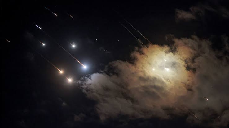 daily_the5381's tweet image. ACCORDING TO CNN, IRANIAN MISSILES HAVE ALSO IMPACTED MOSSAD HEADQUARTERS
#IranMissiles  
#MossadHQ  
#CNNReport  
#IsraelIranConflict  
#MiddleEastTensions