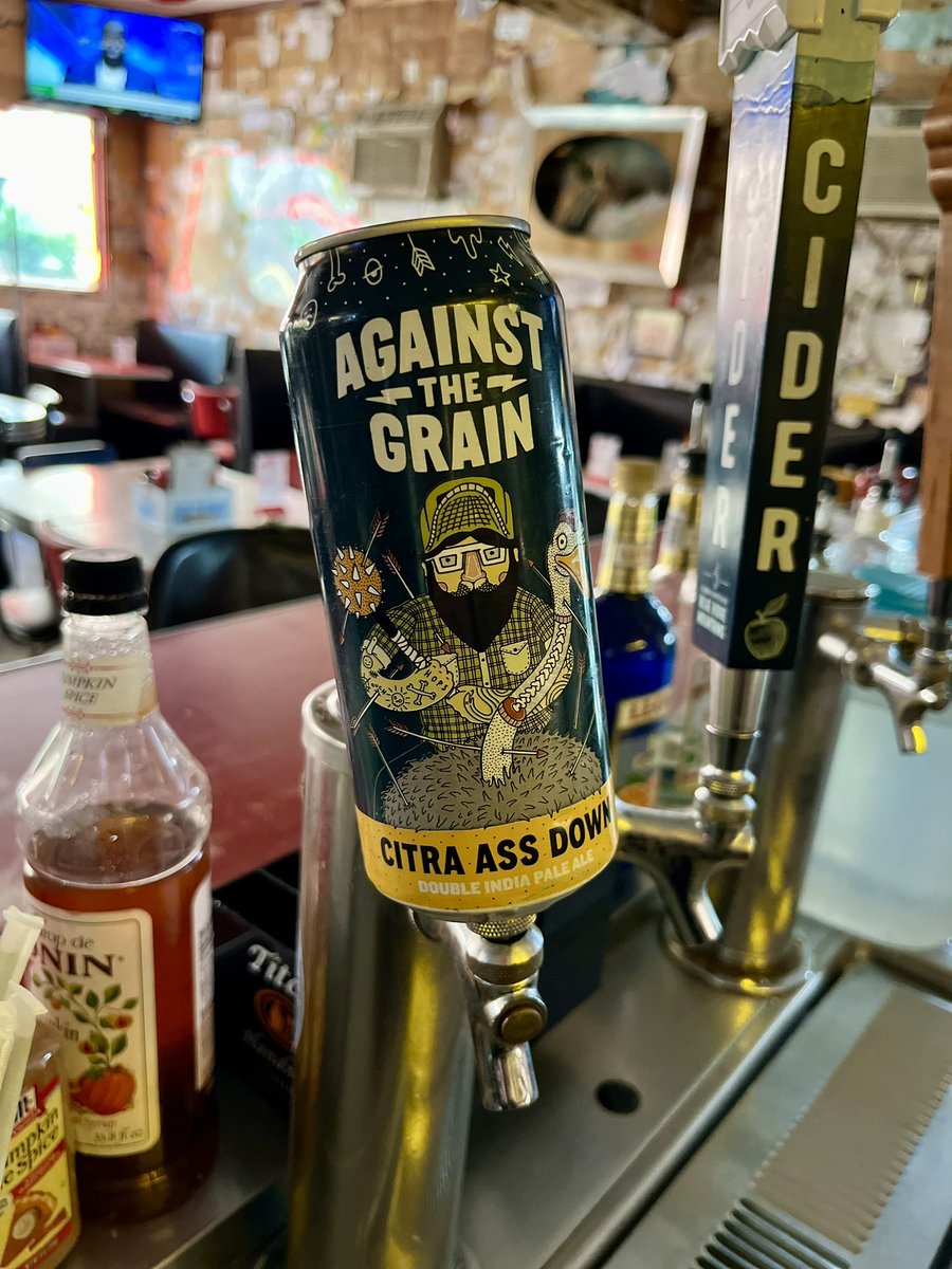 Fishbowl_WV's tweet image. Have you been in to see us lately? 👀

New craft beer update‼️

Southern Tier “Pumpking” 🎃
Against The Grain “Citra Ass Down” 🍊
Helltown Brewing “Lilith’s Cherriot” 🍒
New Trail Brewing “Amber Lager” 🍂

Come see us for wing night tonight!

12 wings + Domestic Fishbowl $15