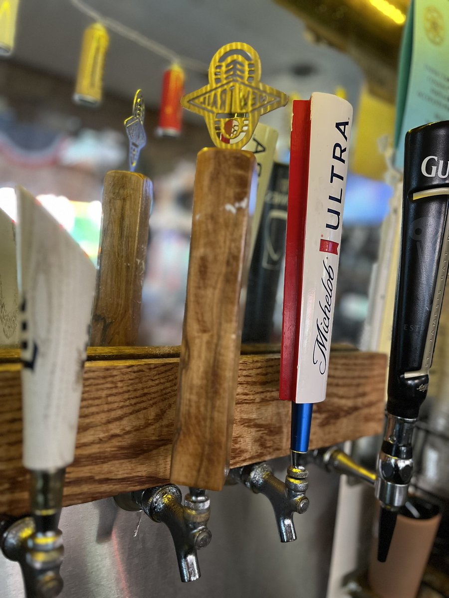 Fishbowl_WV's tweet image. Have you been in to see us lately? 👀

New craft beer update‼️

Southern Tier “Pumpking” 🎃
Against The Grain “Citra Ass Down” 🍊
Helltown Brewing “Lilith’s Cherriot” 🍒
New Trail Brewing “Amber Lager” 🍂

Come see us for wing night tonight!

12 wings + Domestic Fishbowl $15