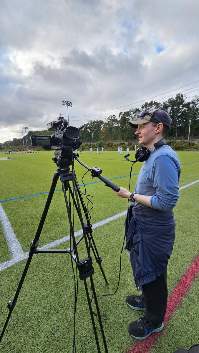 TNC_Sports's tweet image. Derick is getting ready for our @NdhmRcktsSoccer broadcast vs Natick. We'll be recording and debut it Thursday night at 8.
#TheNeedhamChannel #NeedhamRockets #NeedhamMA #NeedhamSoccer #highschoolsports