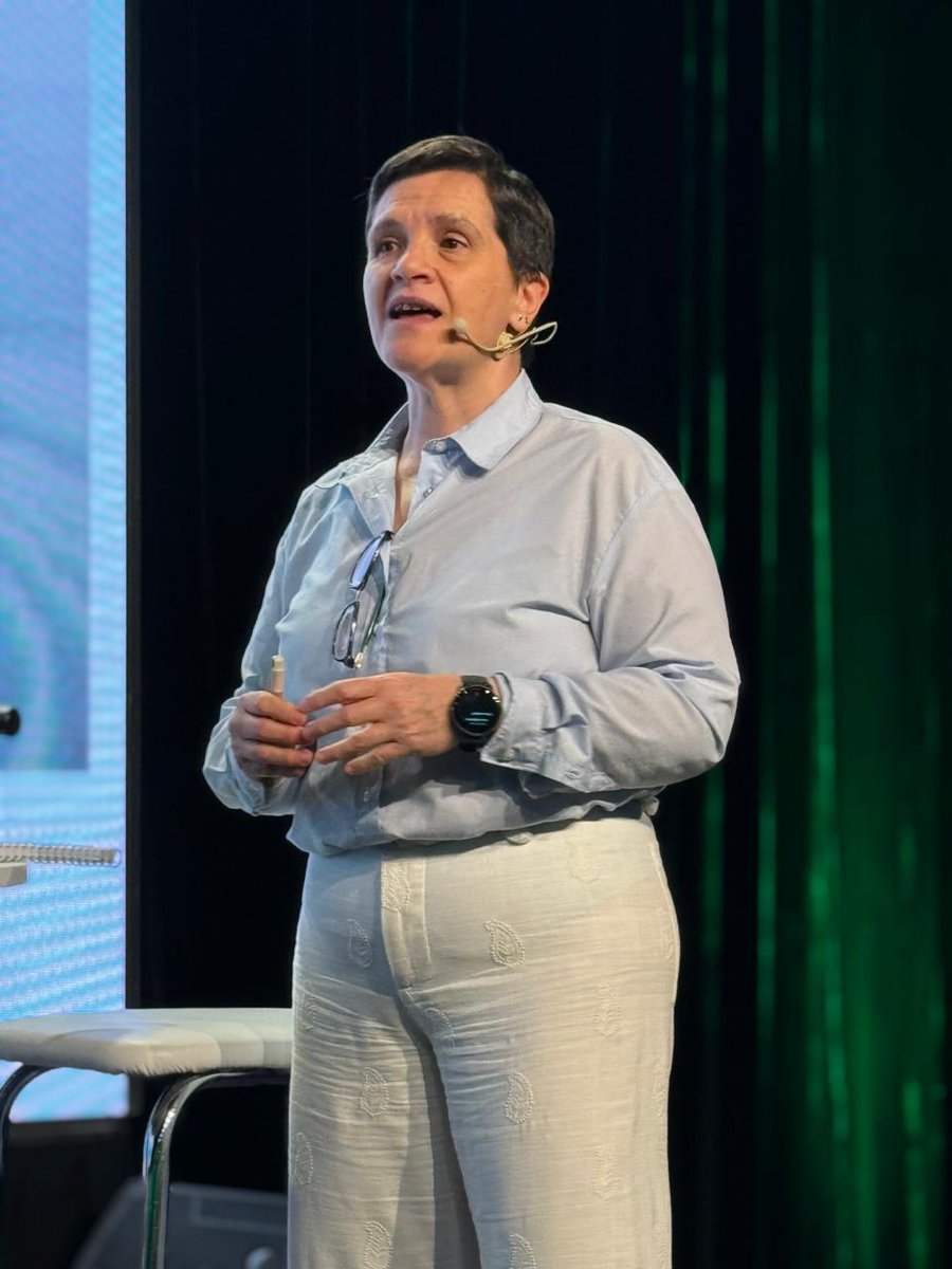 #SAAseedCongress Fabiana Malacarne (<a href="/fabibiotec/">Fabiana</a> ) de <a href="/ASASemilleros/">ASA</a> modero el panel sobre la chicharrita del maiz: una plaga-vector que concentra atención regiónal