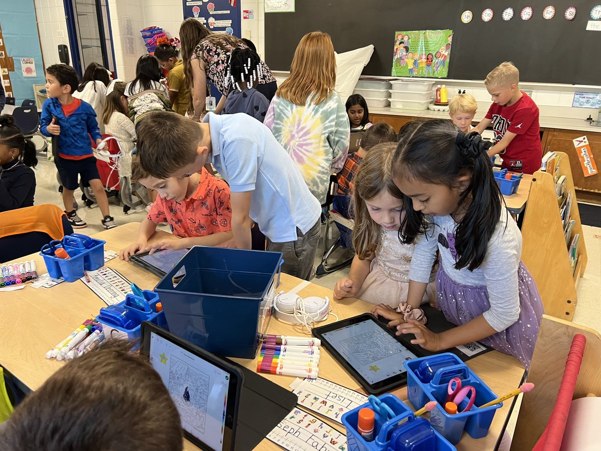 This afternoon the second graders from Mrs. Stolls class helped the kindergartners in Miss Yurcus’s class learn how to use the Seesaw app on their iPads.