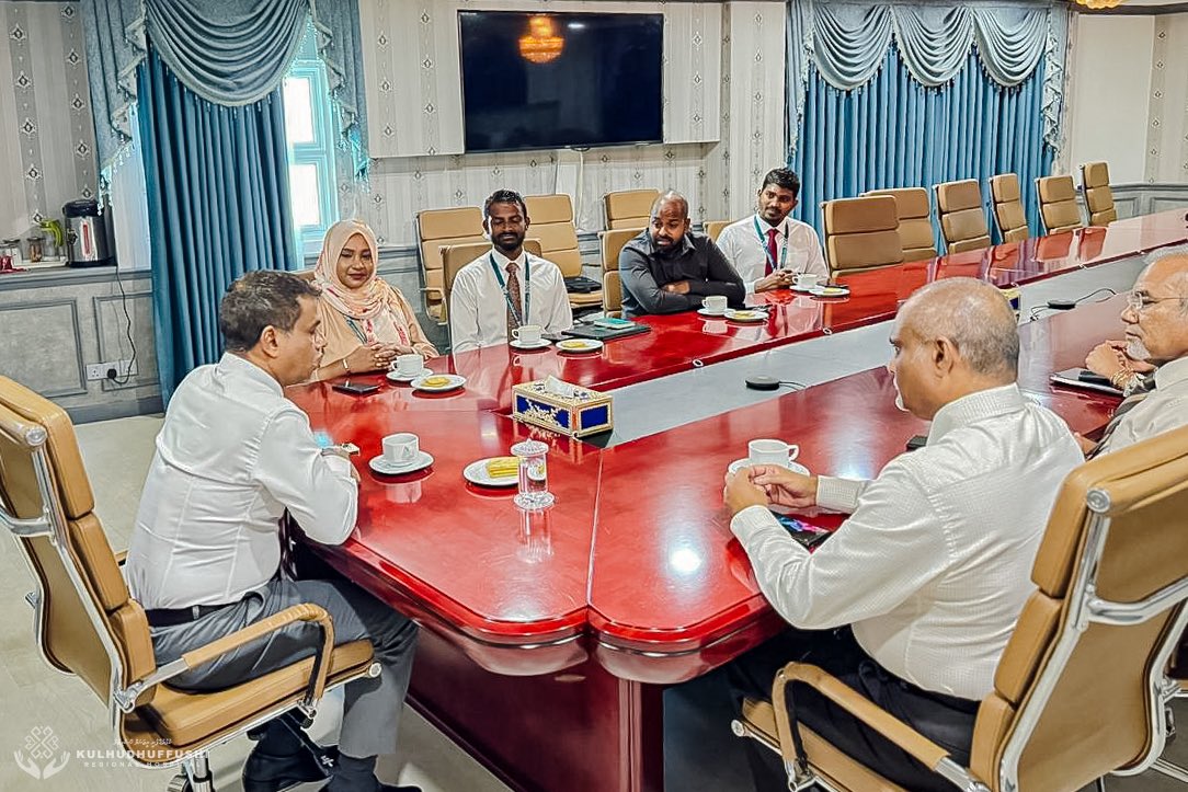 KRHmv's tweet photo. The Chief Executive Officer, Ms. Nazima Ali, and the Senior Members convened for a courtesy meeting with the recently appointed Honorable Minister of Health, Mr. Abdulla Nazim Ibrahim. The meeting was attended by State Ministers, Deputy Ministers, and Political appointees of @MoHmv 

@governmentmv 
@presidencymv