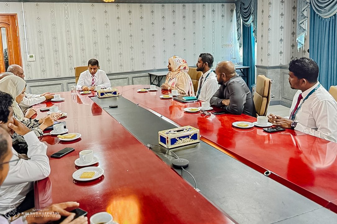 KRHmv's tweet photo. The Chief Executive Officer, Ms. Nazima Ali, and the Senior Members convened for a courtesy meeting with the recently appointed Honorable Minister of Health, Mr. Abdulla Nazim Ibrahim. The meeting was attended by State Ministers, Deputy Ministers, and Political appointees of @MoHmv 

@governmentmv 
@presidencymv