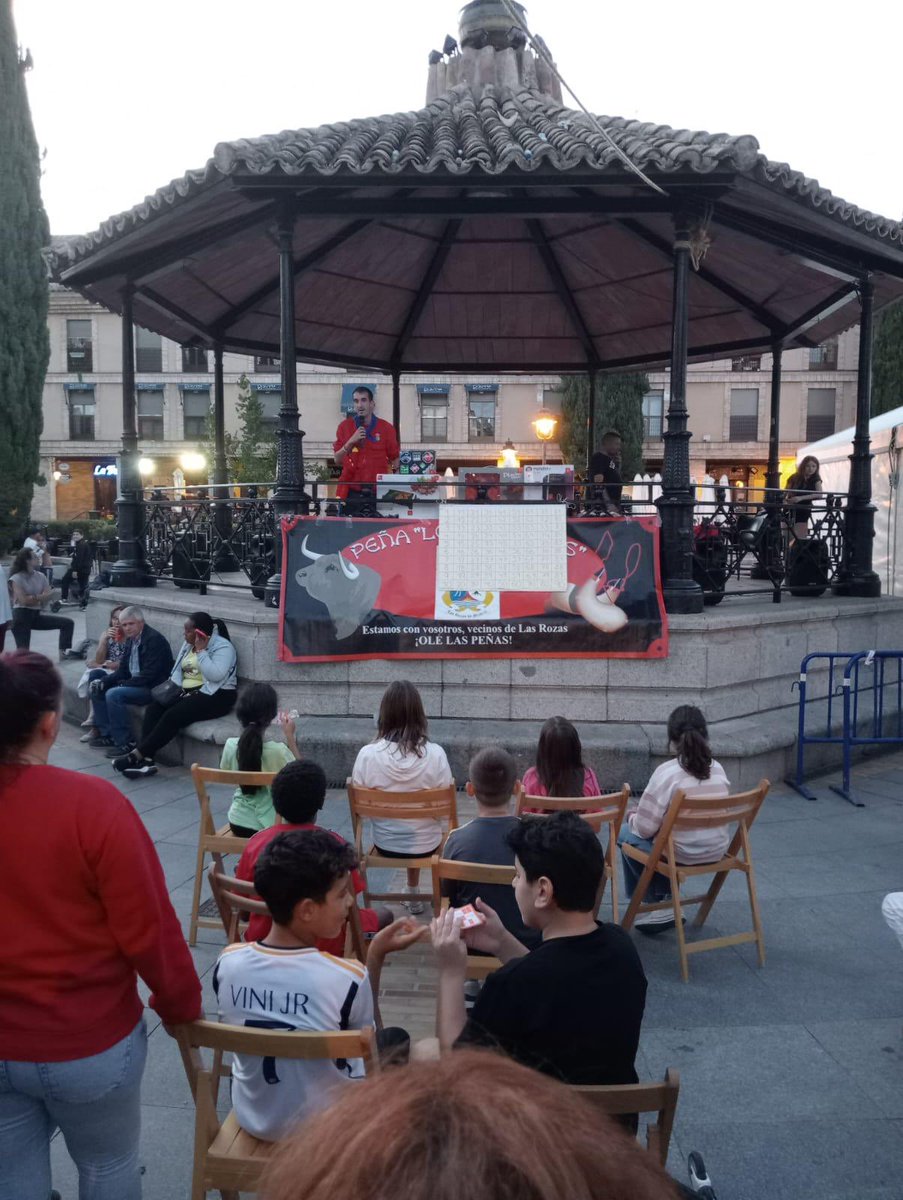 Ayto_Las_Rozas's tweet photo. 🎱 Esta tarde ha tenido lugar el Bingo loco que la peña @BolingasLRZ ha organizado para todos los roceños en estas #FiestasSanMiguel2024 de #LasRozas https://t.co/aDD4M2Bma1