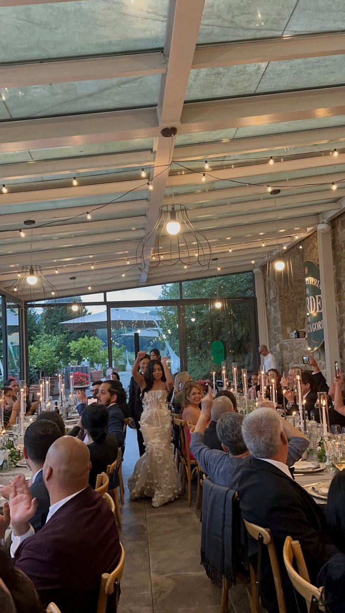 taniaaa_g's tweet photo. Wedding day✨☁️ #ciaohernandez https://t.co/5pXv3y5zAs