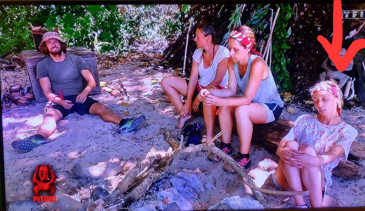NerakObserver's tweet photo. Excusez-moi mais c'est qui elle ? 
#KohLanta https://t.co/j2lRuouH7W