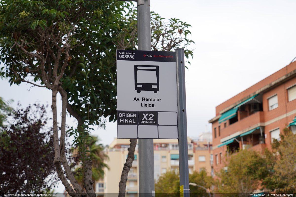 AutobusesBCN's tweet photo. Este mes de octubre @TMB_Barcelona estrena línea #XPRESBus  La X2 Prat Exprés conecta Pl. Espanya con Av. Remolar, ha comenzado con buses de la serie 1900 Mercedes Citaro. Operativa todos los días con una frecuencia de 12-15 min. Con cambios en la línea 65 para optimizar rutas https://t.co/vZ8gLlZv18