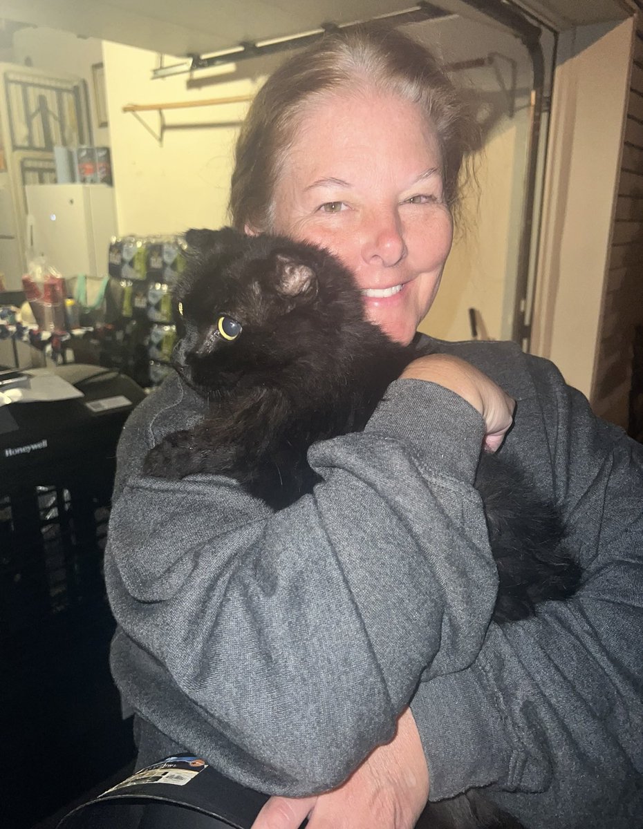 JuliaMarieHole's tweet photo. Happy Birthday, Mom!! I love you to pieces 🥰💜🫶🏼😘 @HoleAngela https://t.co/nseyDSBj2w