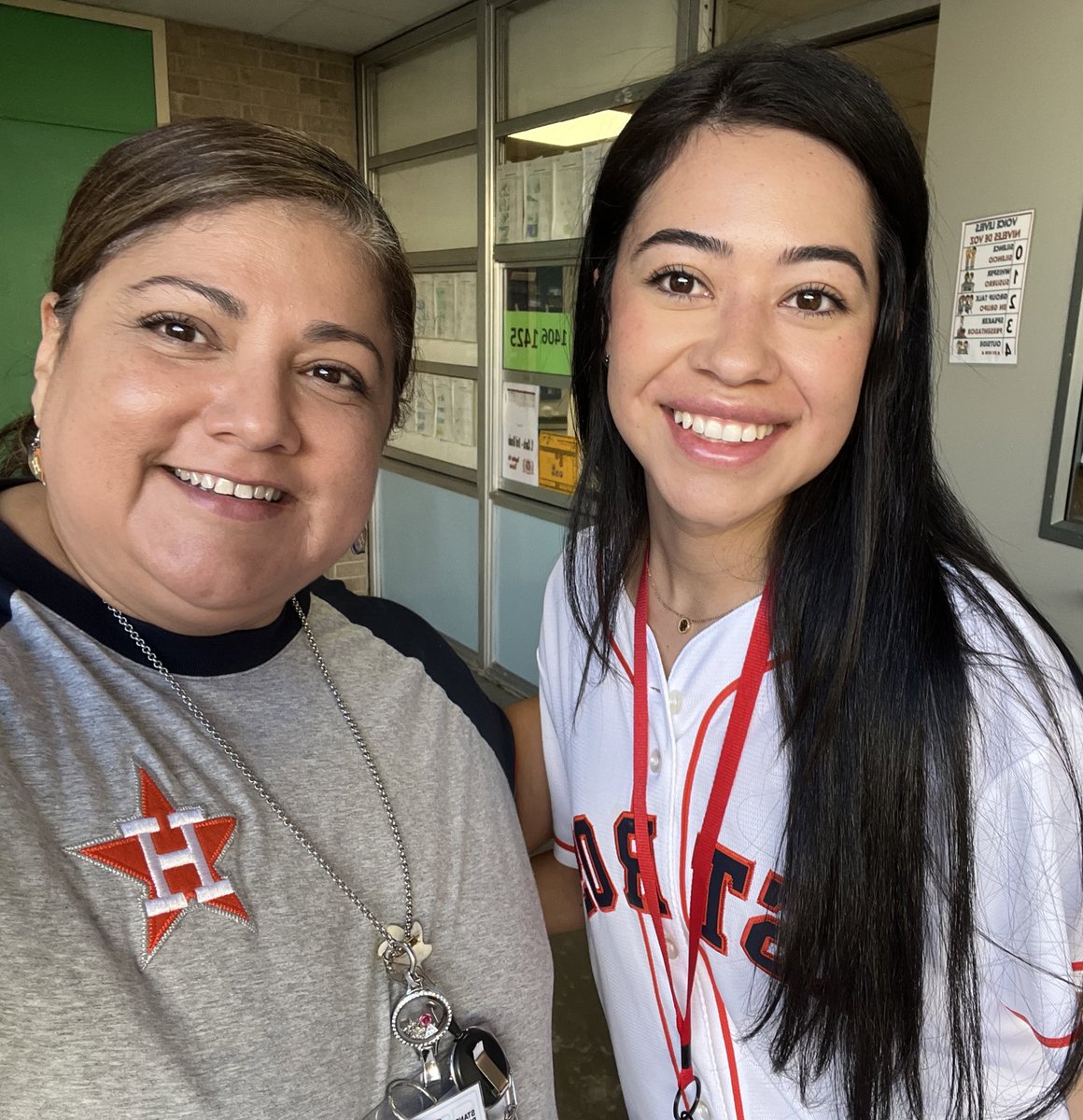 LorieGAleman's tweet image. When you find a sorority sister/colleague @DunnES_AISD and she is cheering for the Houston @astros too!!!! Let’s GO Astros!!! ⚾️ #KDChi 🐧 #AldineImpact