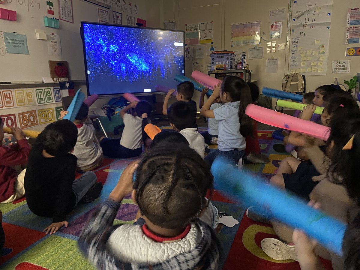 Exploring the night sky with our telescopes just like Isaac Newton did 🌌🔭 <a href="/hearnehusky/">Hearne Elementary</a>