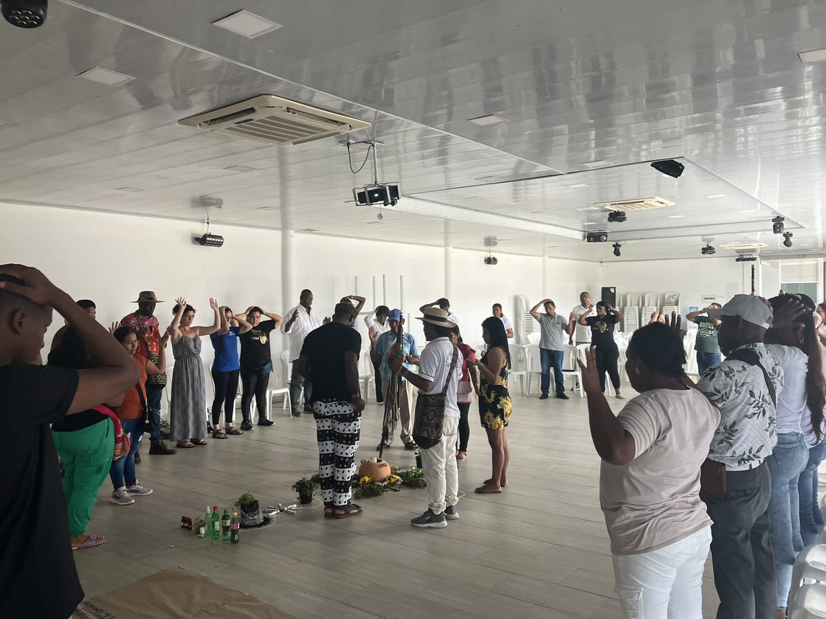 CENPAZ_'s tweet photo. #2doEncuentroCENPAZ2024 Armonización y apertura en homenaje al compañero PHANOR GUAZAQUILLO PEÑA
Autoridades Indígenas, Negras, Afrocolombianas y Palenqueras nos reunimos en Putumayo por #PazafavordelaBiodiversidad @ConpazCol_ @CONAFROColombia @fedemichoco @conpicolombia @IEANPE_ https://t.co/AOLuFoCOmy