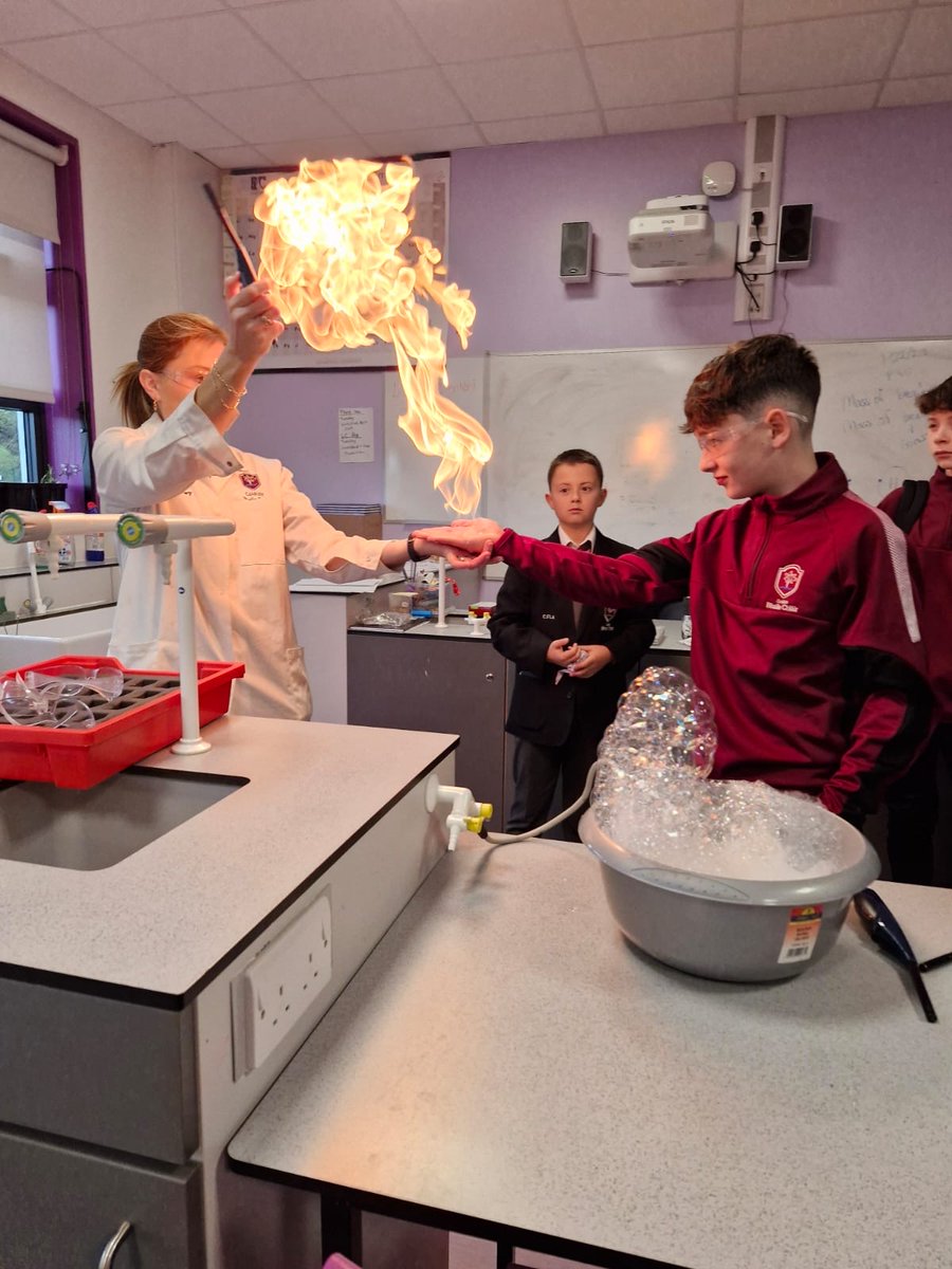 ClaregalwayColl's tweet photo. CBC Science Club is back with a bang. Super turn out this morning π₯π₯π₯π₯
Donβt try this at home ππ£
Science Club with Ms Mahoney is on every Tues at 8.35am Lab 51
#CBCScienceClub https://t.co/a4RCXWvOcl