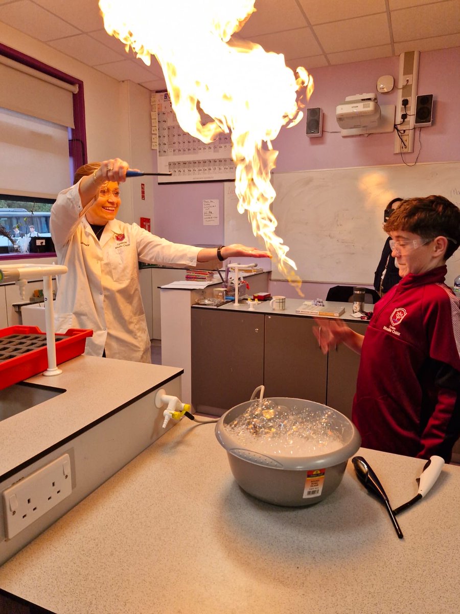 ClaregalwayColl's tweet photo. CBC Science Club is back with a bang. Super turn out this morning π₯π₯π₯π₯
Donβt try this at home ππ£
Science Club with Ms Mahoney is on every Tues at 8.35am Lab 51
#CBCScienceClub https://t.co/a4RCXWvOcl