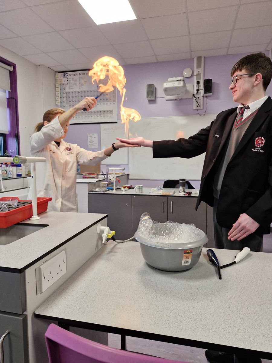ClaregalwayColl's tweet photo. CBC Science Club is back with a bang. Super turn out this morning π₯π₯π₯π₯
Donβt try this at home ππ£
Science Club with Ms Mahoney is on every Tues at 8.35am Lab 51
#CBCScienceClub https://t.co/a4RCXWvOcl