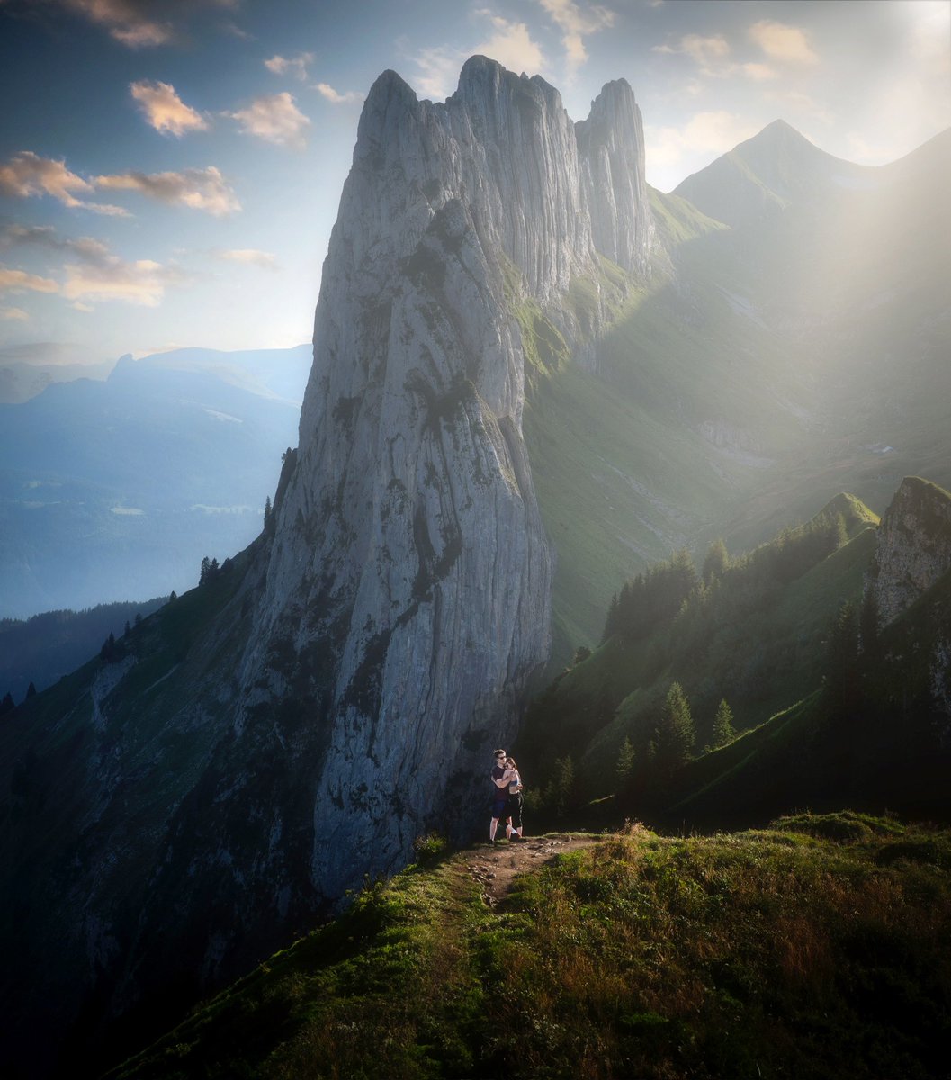 Twitter haz tu magia…!
Este verano me crucé en los Alpes a esta pareja de Españoles. Se metieron en el encuadre, seguro les encantaría la foto, a ver si les llega!