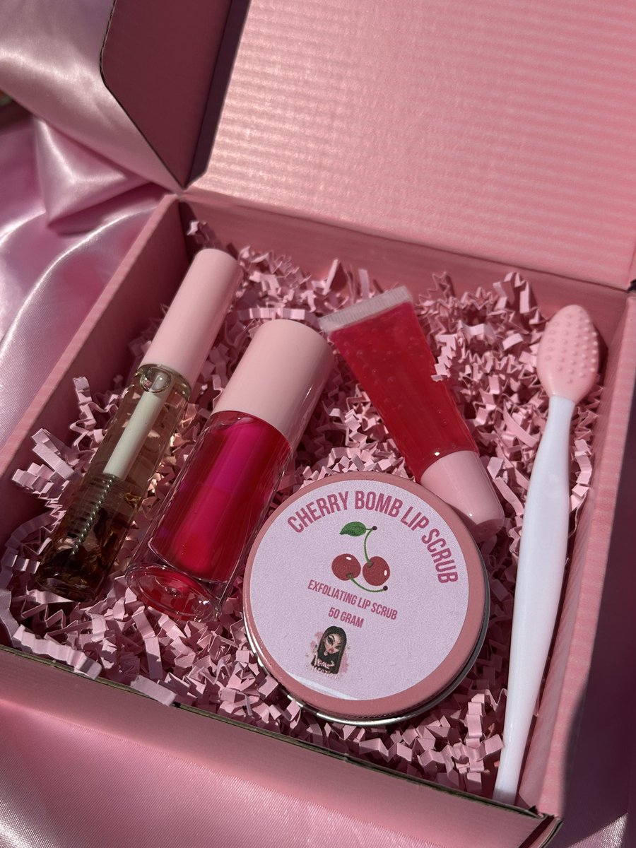 GmzCollections's tweet photo. the ultimate beauty bundles 🎀

♡ x1 lash/brow growth serum

♡ x1 lip hydrator 

♡ x1 lip gloss

♡ x1 on the go gloss

♡ x1 exfoliating lip sugar scrub 

♡ x1 exfoliating lip brush 

shop here: https://t.co/9qjBrq31II https://t.co/LLwVyAcETv