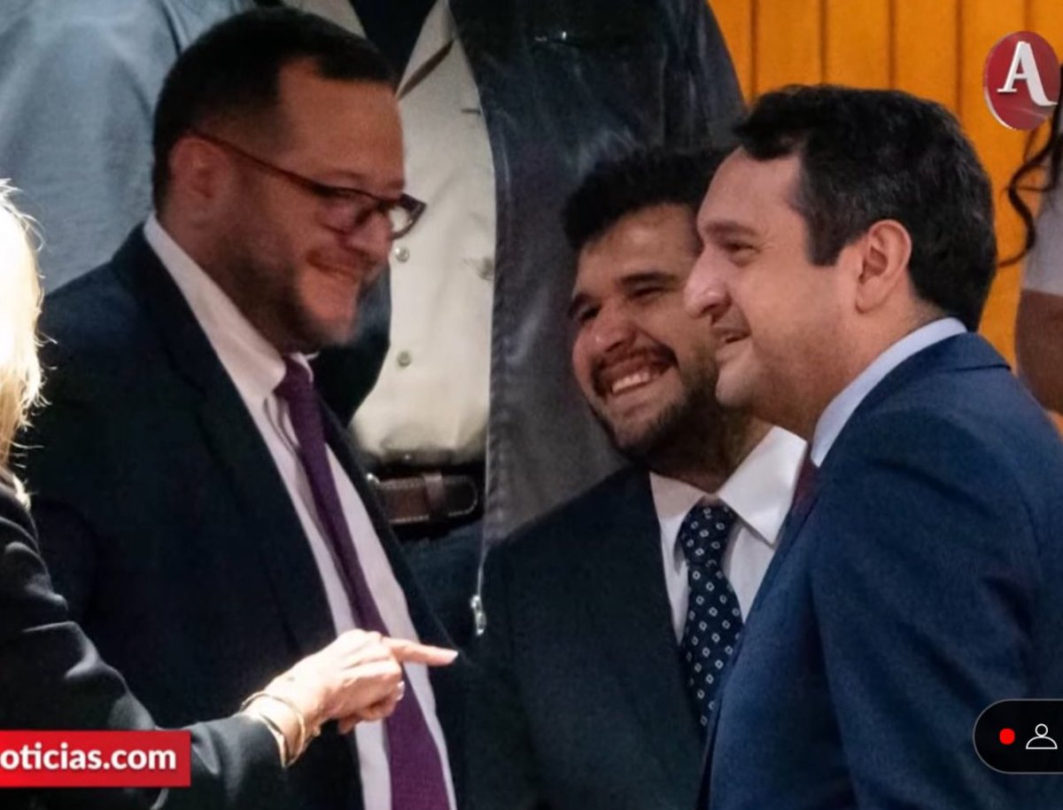 pedroferriz3's tweet photo. Algún día les preguntarán cómo se ve la corrupción en México 

Les dejo la imagen https://t.co/g1WsO8svkC
