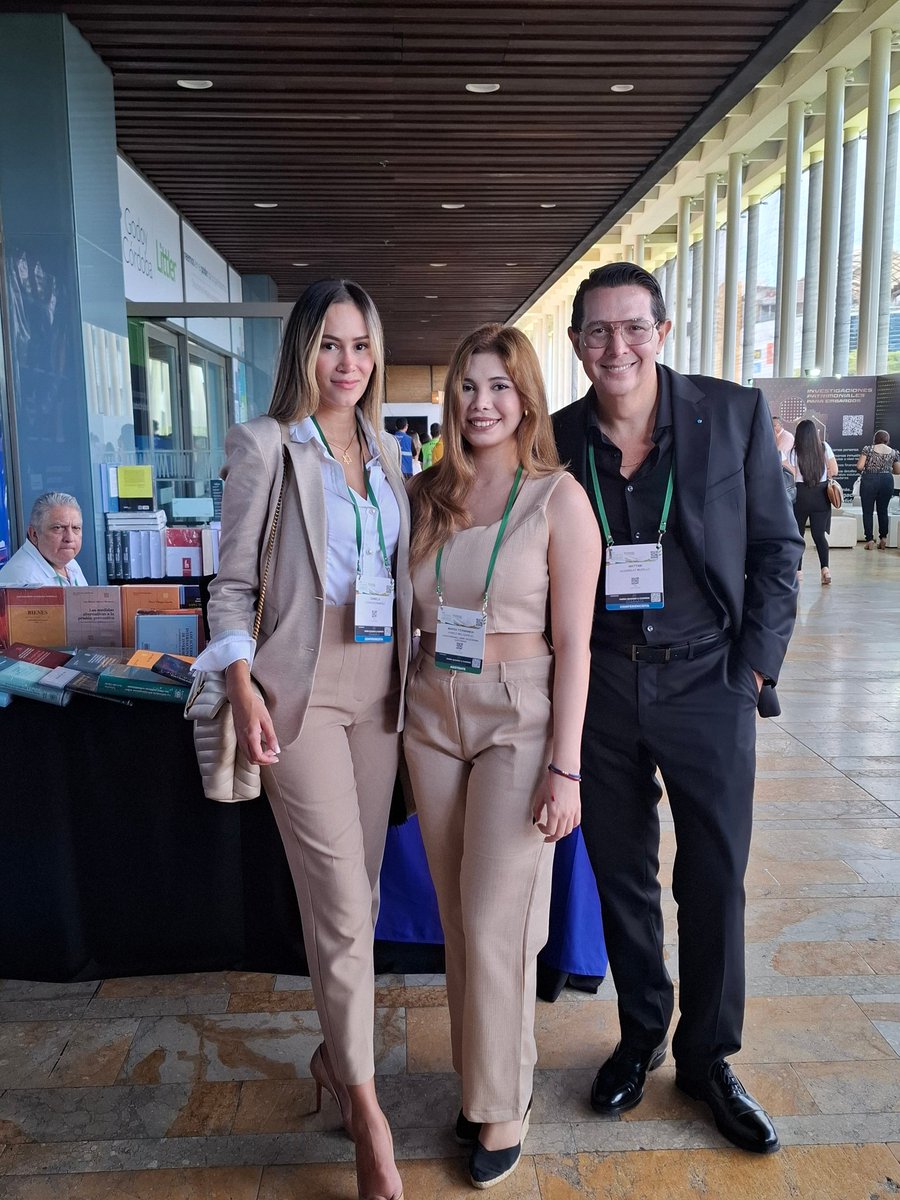 Maria_mel7's tweet photo. Que alegría poder compartir este importante escenario junto a grandes expertos del Derecho Procesal. 

Una pareja admirable, como personas y como profesionales @dannycabarcasr @nattannisimblat https://t.co/QdRfKLX6do
