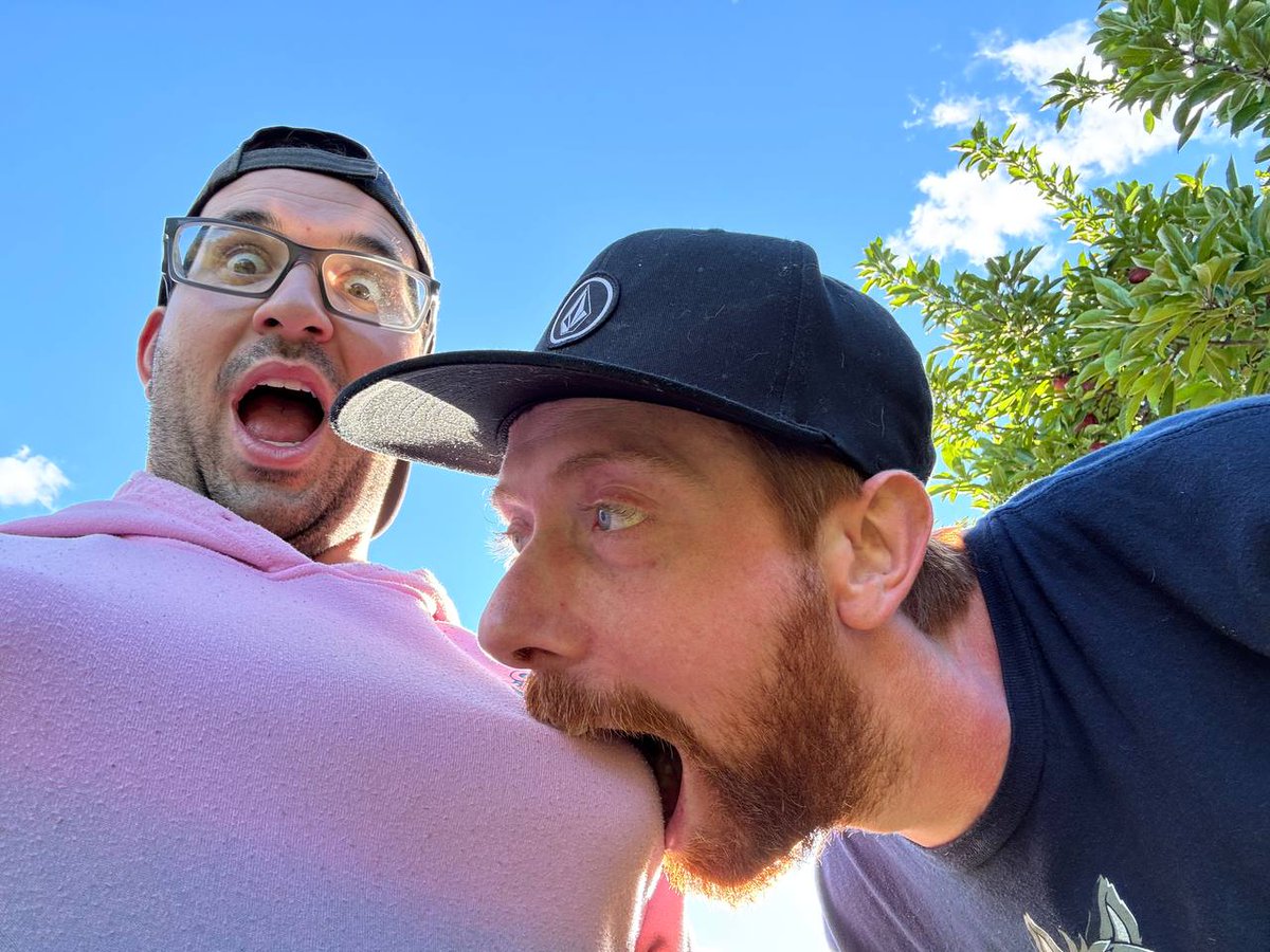 Djprotowolf's tweet photo. Went apple picking with the boyfriend :3 @JinxSad https://t.co/h9SiElRIoa