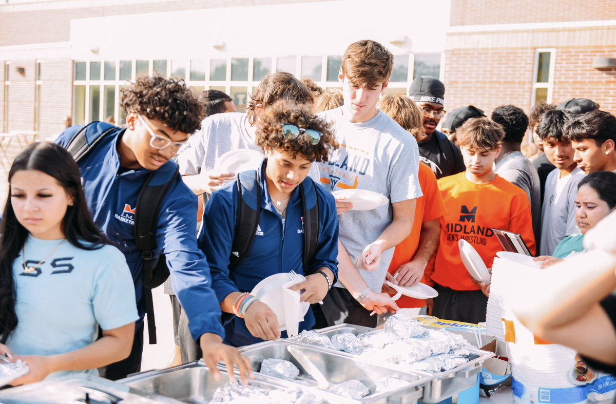 ICYMI: Yesterday we held our annual Inclusion + Equity Summit 🤝

This year we had the honor of having Dr. Brad Ekwerekwu as our keynote speaker, and students then shared a meal together. This allowed our campus to unite to work towards a more inclusive + welcoming community 🧡💙