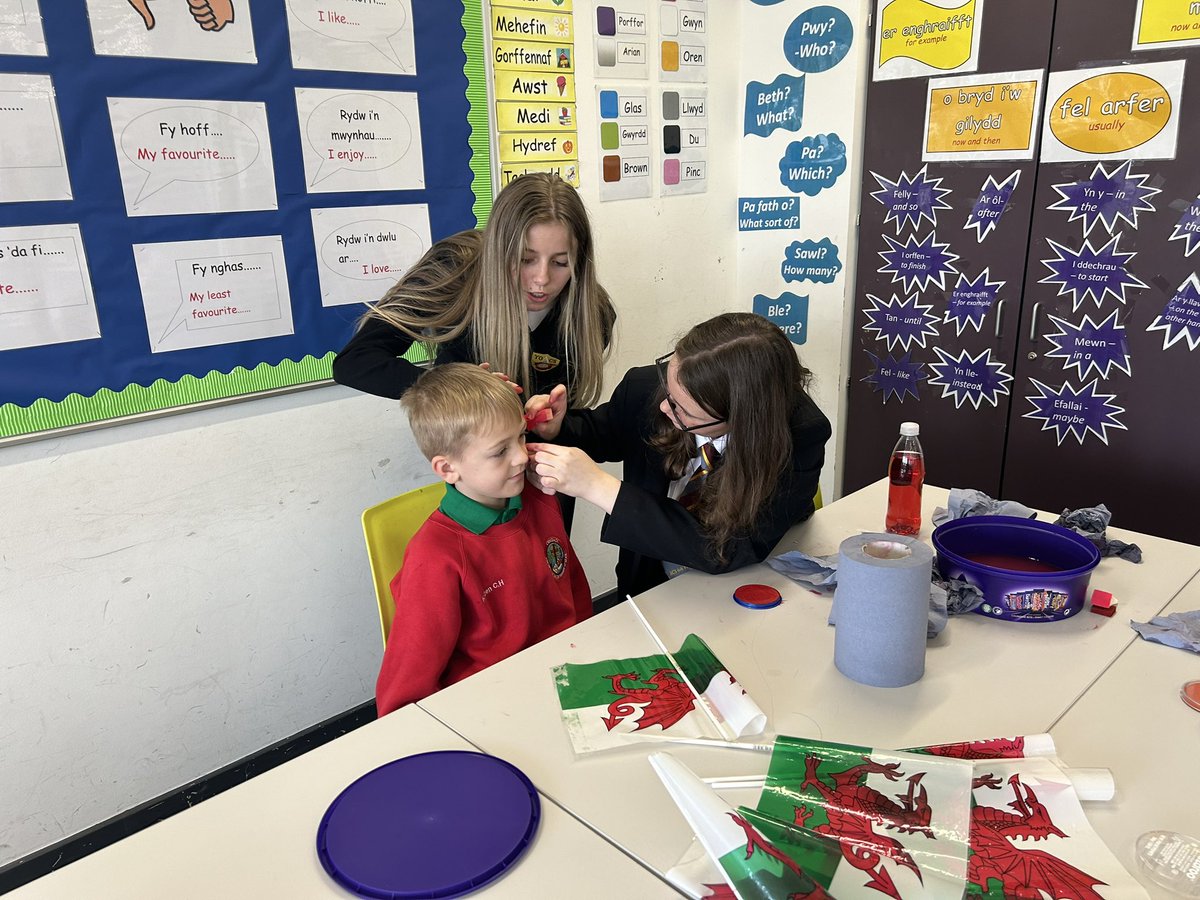 cymraeg_acs's tweet photo. What a fabulous evening at the ACS Year 5 and 6 Open Evening! It was an absolute pleasure to meet our prospective learners and their parents and carer. We look forward to welcoming you to our fantastic school over the next few years🏴❤️ #TeamACS @aberdareschool @MrOwenACSHead https://t.co/xJD6Nb1kue