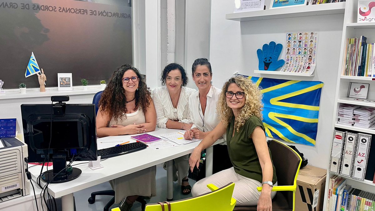 Hoy tuve una reunión con mi equipo para preparar el inicio de todos los niveles del curso de lengua de signos. ¡Qué ganas de conocer al nuevo estudiantado y sus retos! 💪🏼 Además, agradezco a las personas de @lumenoposicionesdocentes por su interés. ¡Muchas gracias! <a href="/ASOGRA_/">ASOGRA</a>