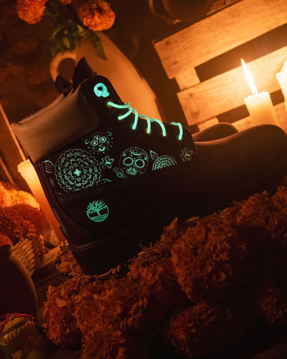 SneakerNews's tweet photo. Timberland is releasing a glow-in-the-dark 6" Boot for Dia de Muertos 💀 

Would you rock these? https://t.co/ZwAkdrqrWI