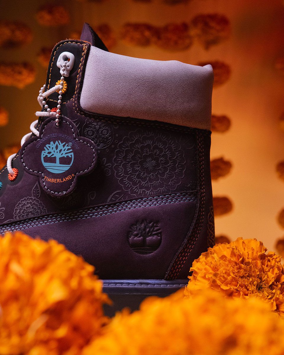 SneakerNews's tweet photo. Timberland is releasing a glow-in-the-dark 6" Boot for Dia de Muertos 💀 

Would you rock these? https://t.co/ZwAkdrqrWI