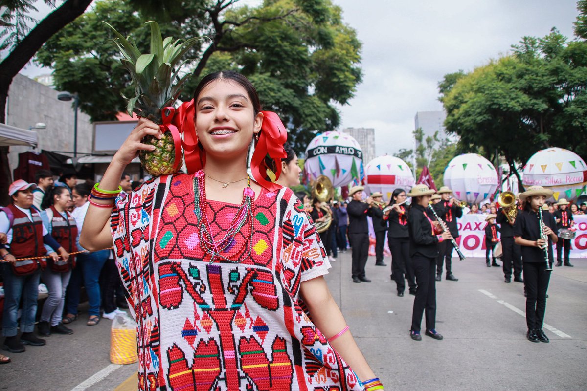 EmmanuelNj03's tweet photo. ¡Tenemos nueva presidenta y es de izquierda!🇲🇽👏🏽

Esta mañana el pueblo de Oaxaca se hizo presente en la #CDMX para acompañar a la Dra. Claudia Sheinbaum en su toma de protesta. https://t.co/ksA7fu0vJO