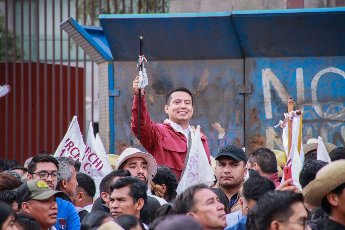 EmmanuelNj03's tweet photo. ¡Tenemos nueva presidenta y es de izquierda!🇲🇽👏🏽

Esta mañana el pueblo de Oaxaca se hizo presente en la #CDMX para acompañar a la Dra. Claudia Sheinbaum en su toma de protesta. https://t.co/ksA7fu0vJO