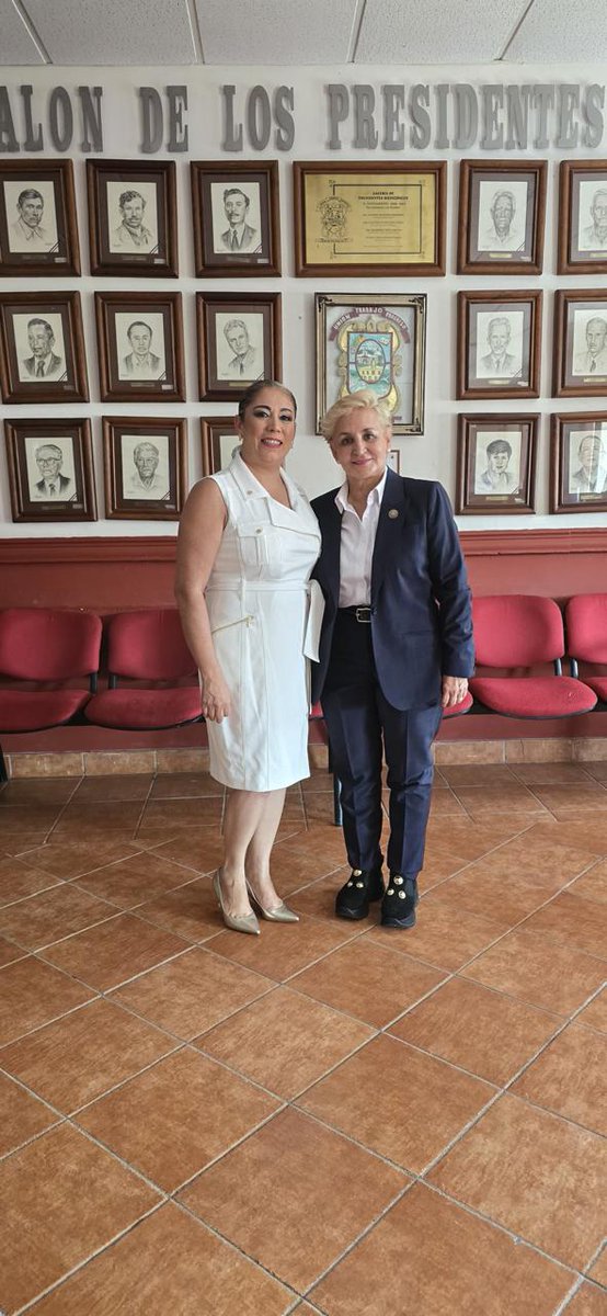frinne_azuara's tweet photo. En representación del Congreso del Estado realicé la Protesta de Ley a la Presidenta Municipal y al Cabildo de Axtla para el periodo 2024-2027, ¡Felicidades Alcaldesa C.P. Clara María Castro Jonguitud!. https://t.co/m44GiRy55n