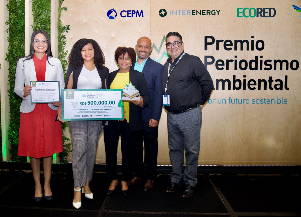 Me siento honrada y agradecida por recibir, junto a mis colegas y compañeros de trabajo de la sección de Economía de Diario Libre, el Premio de Periodismo Ambiental, que cada año otorgan <a href="/InterEnergyG/">Interenergy Group</a>, el <a href="/CEPMrd/">Consorcio Energético Punta Cana Macao (CEPM)</a>, <a href="/EnergasRd/">Energas RD</a>  y <a href="/ecoredrd/">Ecored RD</a> .
