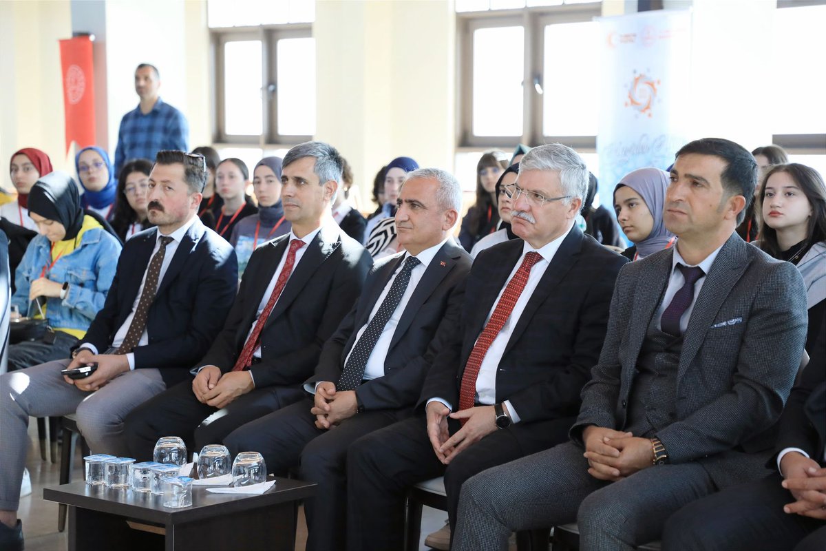 mebmazidenatiye's tweet photo. ♦️29 Eylül-5 Ekim Mâziden Âtiye Ahlat programı açılışı, Ahlat Kaymakamı @batuhan__bingol ve Bitlis İl Millî Eğitim Müdürü @BilalGur30’ün katılımıyla gerçekleştirildi.

📍Ahlat Cumhurbaşkanlığı Külliyesi

@tcbestepe @tcmeb @Yusuf__Tekin https://t.co/8Su96v4g9S