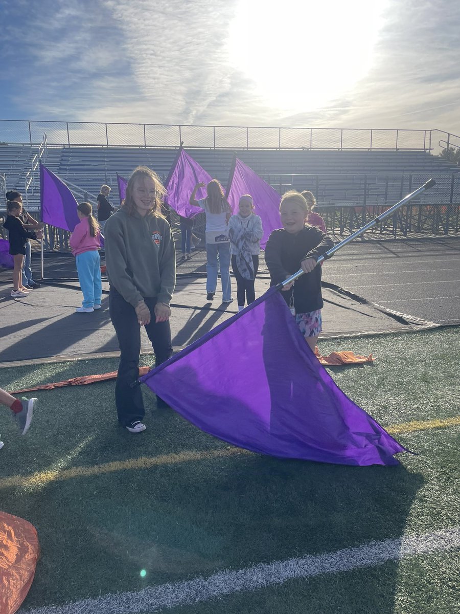 annakerikson's tweet photo. The rest of 5th grade got to visit the band today! Thanks so much Mr. Jackson, Miss Holdsworth and Norris Marching Band! @NIS160 @NHS_Titans https://t.co/PSgUmuvI0j